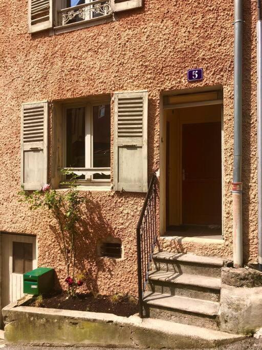 Charmant Logement & Terrasse Au Centre Historique Saint-Claude Exteriör bild
